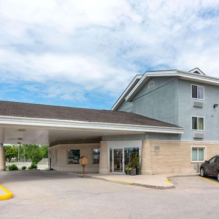 Super 8 By Wyndham Winnipeg West Buitenkant foto