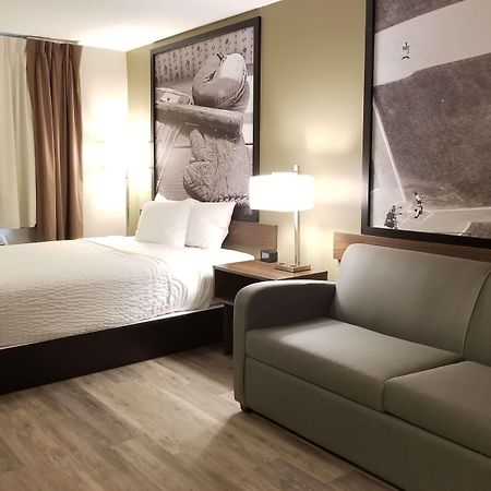 Super 8 By Wyndham Winnipeg West Buitenkant foto