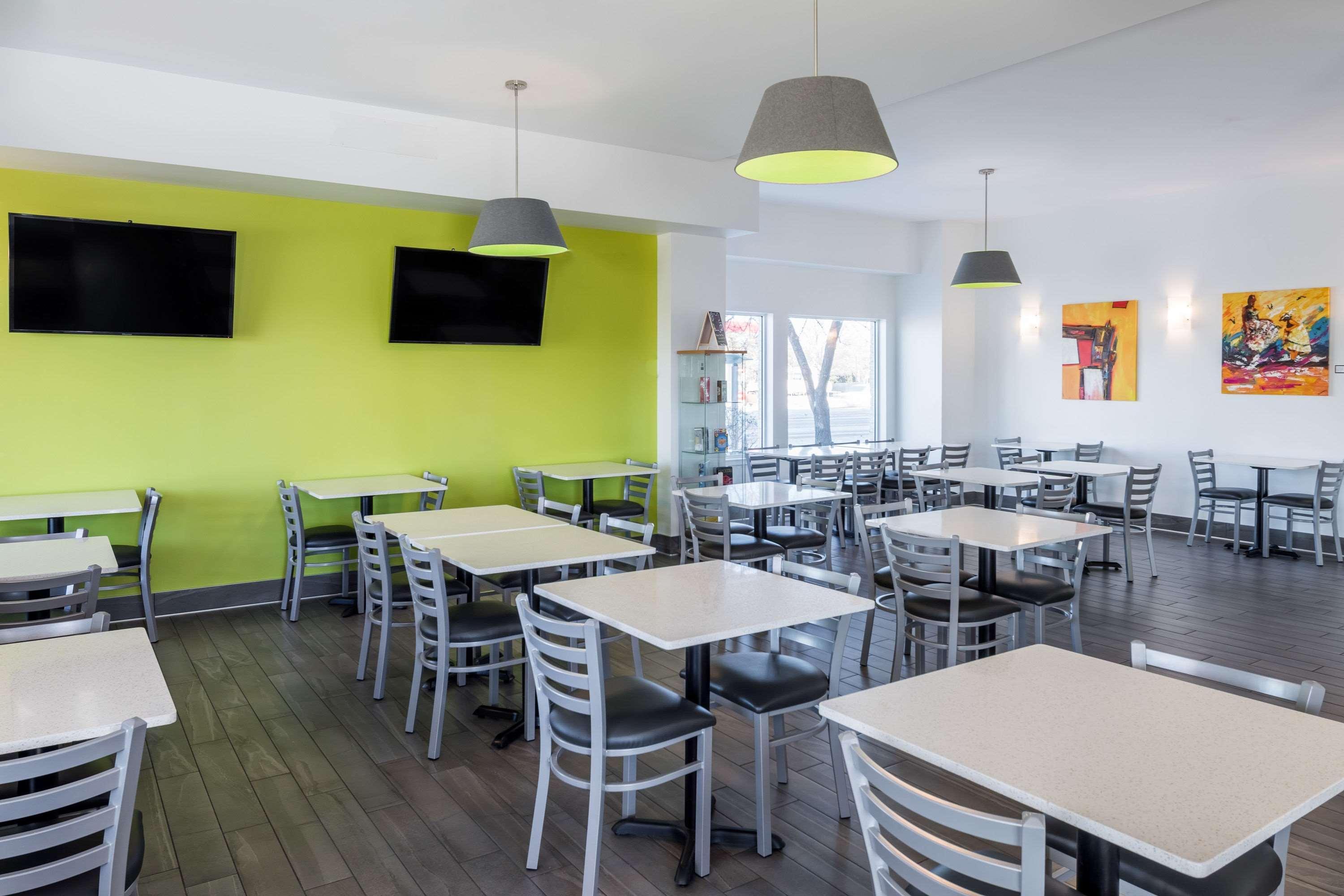 Super 8 By Wyndham Winnipeg West Buitenkant foto