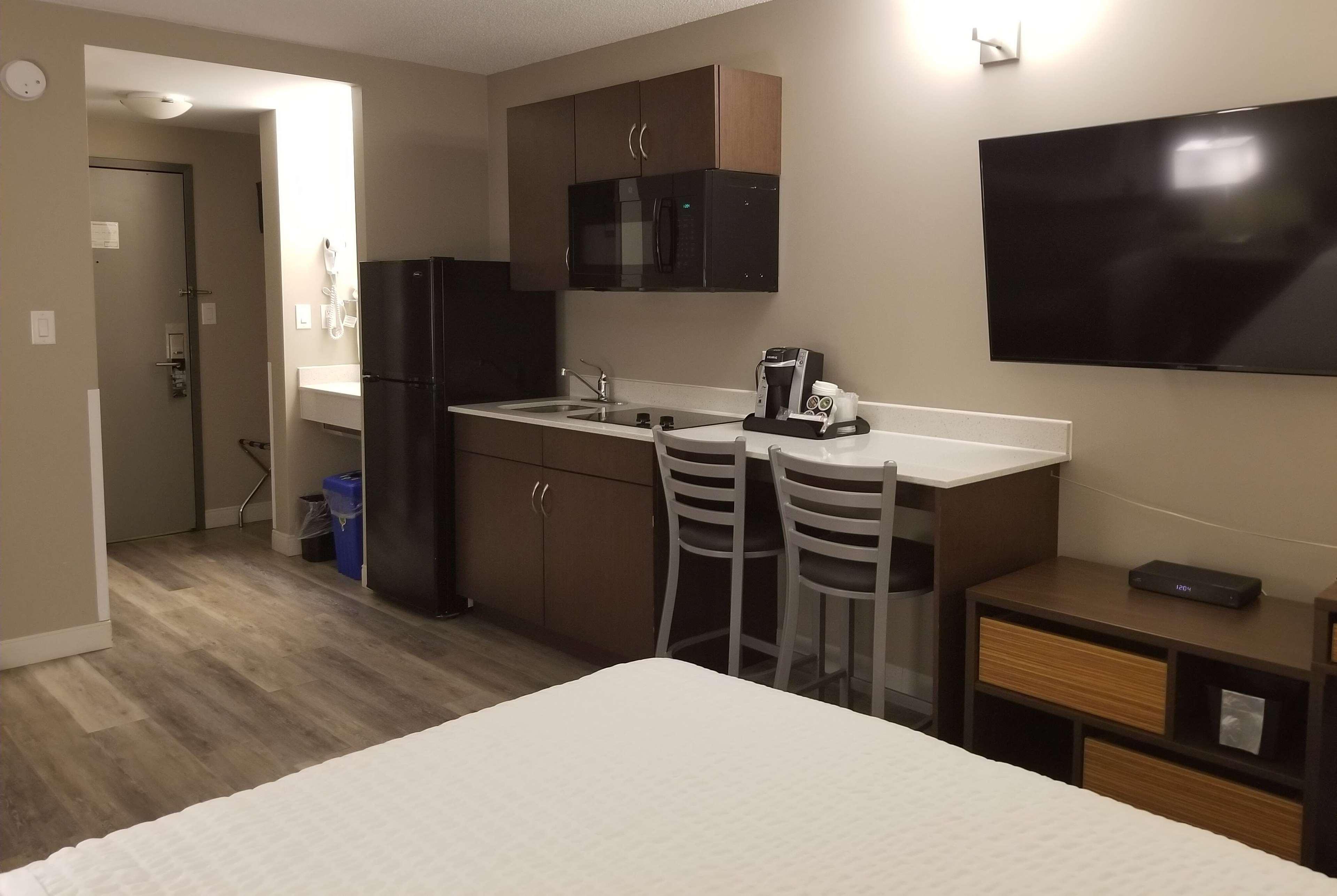 Super 8 By Wyndham Winnipeg West Buitenkant foto