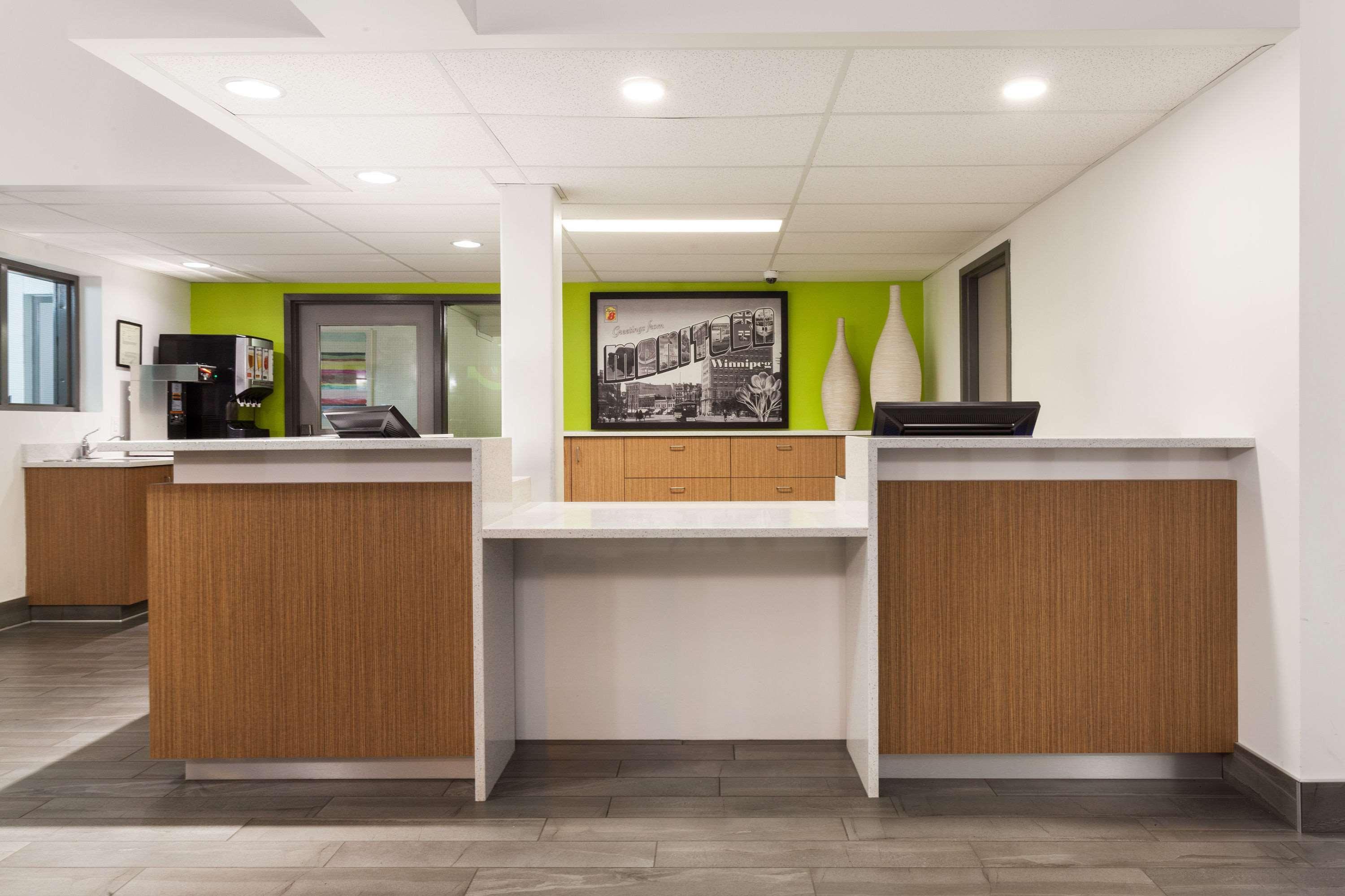 Super 8 By Wyndham Winnipeg West Buitenkant foto