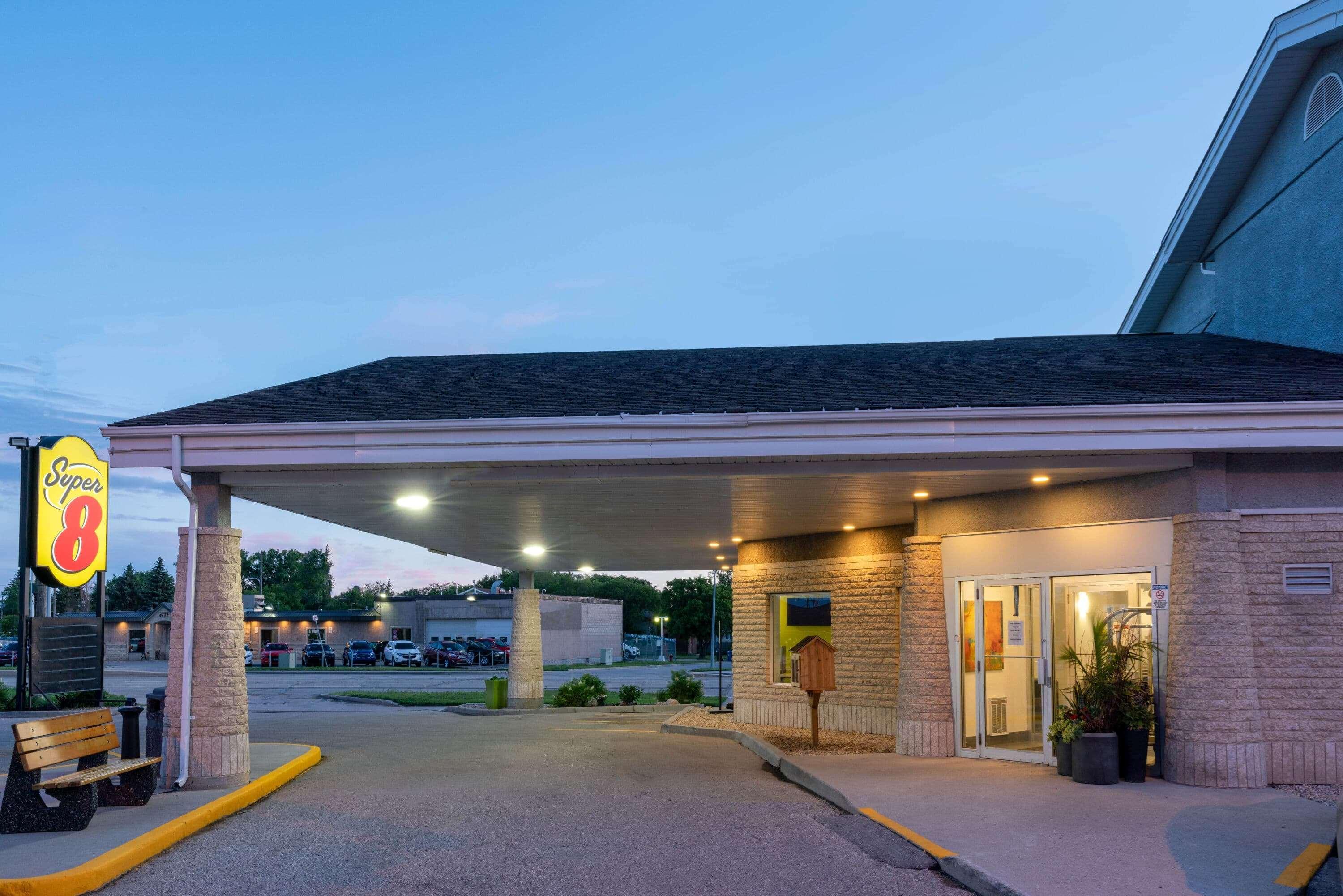 Super 8 By Wyndham Winnipeg West Buitenkant foto