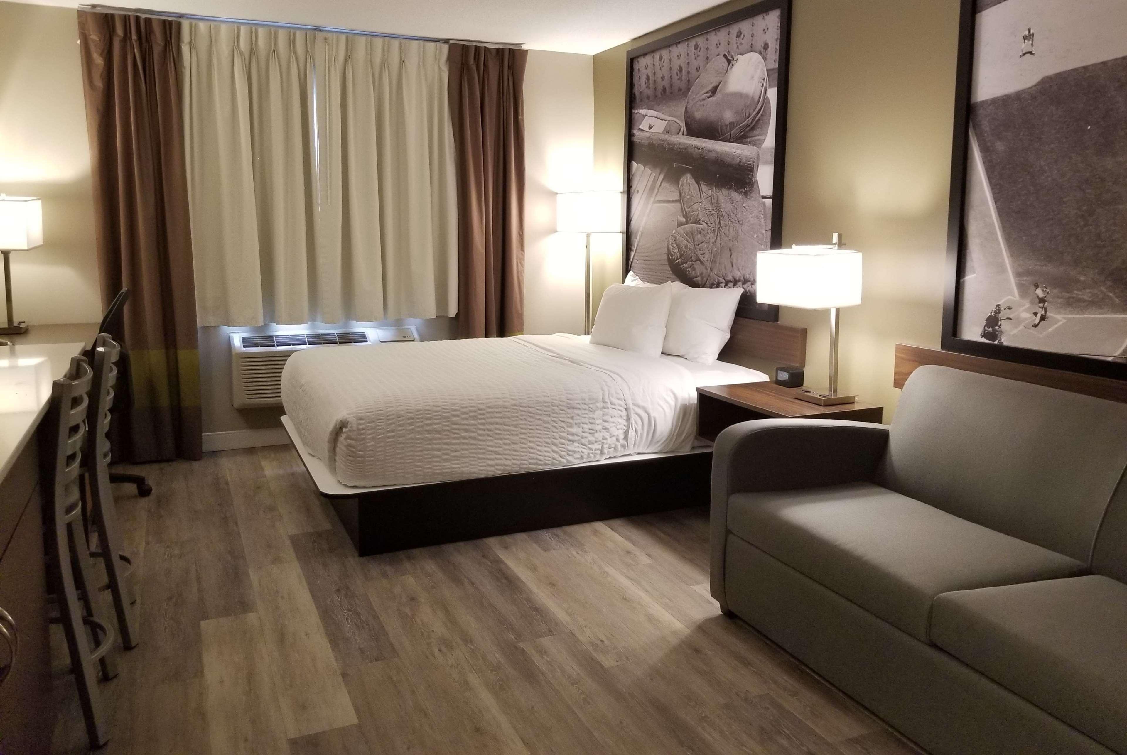 Super 8 By Wyndham Winnipeg West Buitenkant foto