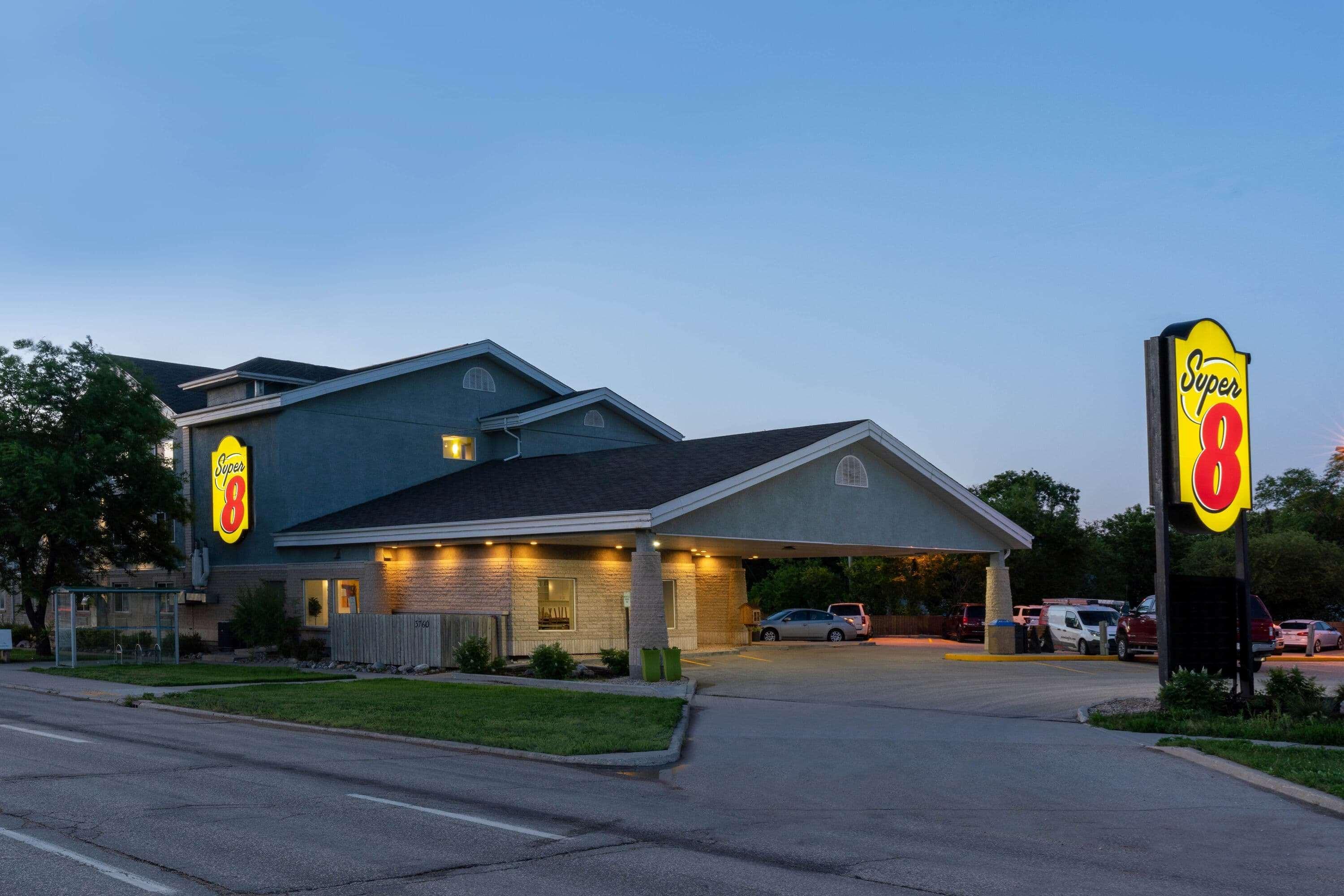 Super 8 By Wyndham Winnipeg West Buitenkant foto