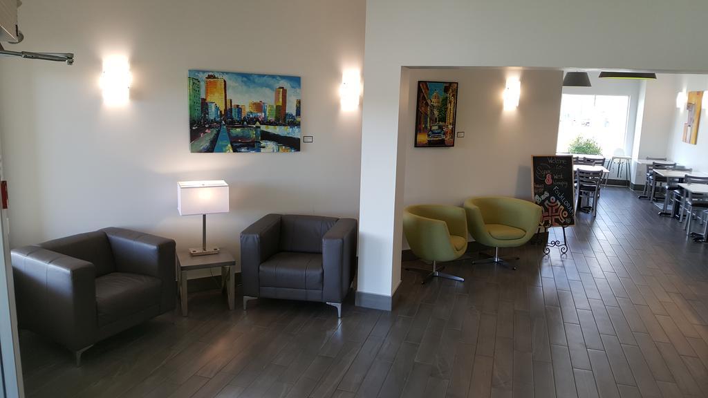 Super 8 By Wyndham Winnipeg West Buitenkant foto