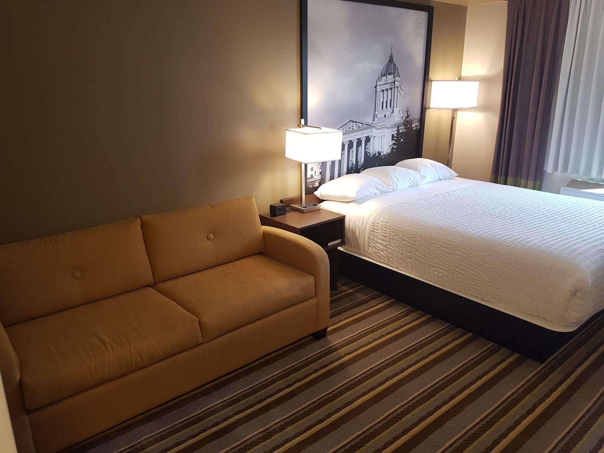 Super 8 By Wyndham Winnipeg West Buitenkant foto